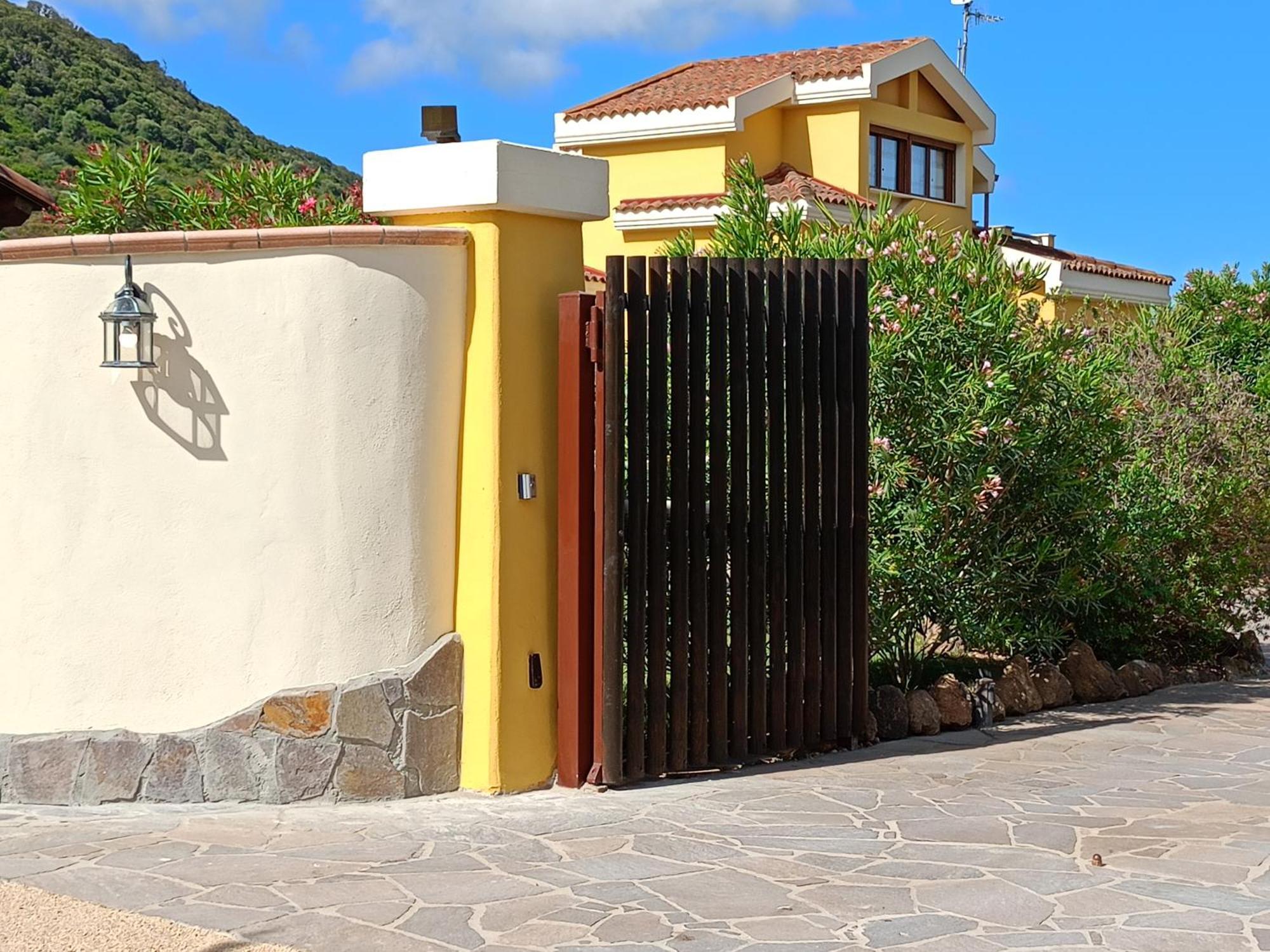Saige , Piscina Con Idromassaggio Villa Alghero