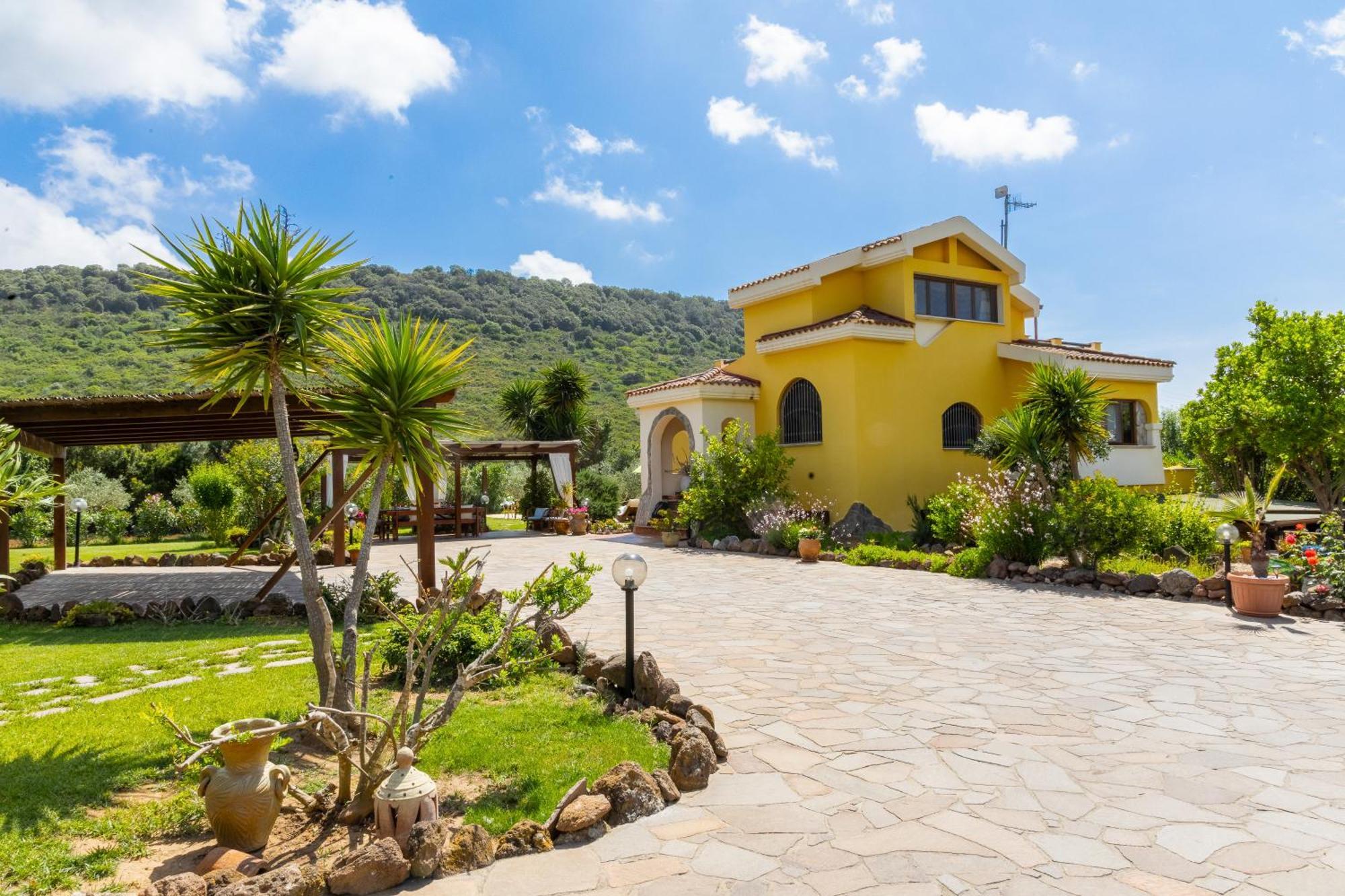 Saige , Piscina Con Idromassaggio Villa Alghero
